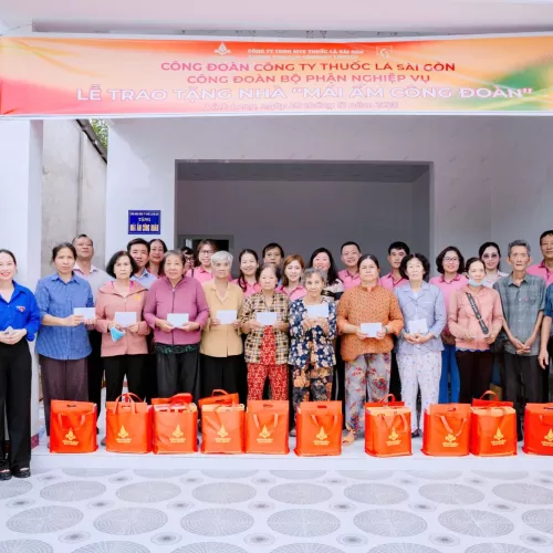 Công đoàn bộ phận Nghiệp vụ phối hợp với Công đoàn Công ty Thuốc lá Sài Gòn trao tặng “Mái ấm Công đoàn”